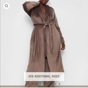 SKIMS VELOUR ROBE